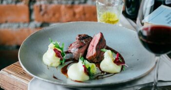 Rinderbraten mit Rotwein: Rezept für den klassischen Sonntagsbraten