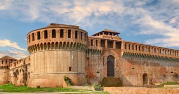 Sporthotel Milano Marittima: den Wein in der Emilia-Romagna besuchen. Wer dabei in Imola vorbeikommt, kann der alten Burg "Rocca Sforzesca" einen Besuch abstatten.