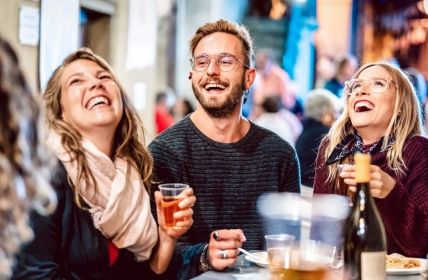 Winzer und Gastronomen präsentieren beste Weine (Foto: AdobeStock - Mirko Vitali 431546008)