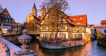Esslingen verzeichnet Rekordjahr mit 22 Prozent mehr (Foto: AdobeStock - Stadtblick Stuttgart 107885245)