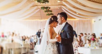 Kostenlose App begleitet Paare zwölf Monate vor kirchlicher (Foto: AdobeStock - Igor - 324538459)