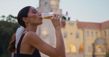 Schlossplatz Unter den Linden wird festliche Bühne für (Foto: AdobeStock - stockbusters - 759077782)