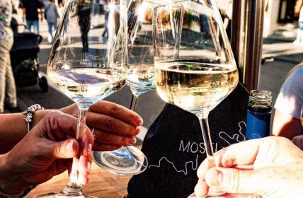 VDP.SPOTLIGHT präsentiert dreißig Weingüter an vier Mosel-Verkostungsorten im (Foto: Wein- und Ferienregion Bernkastel-Kues GmbH)